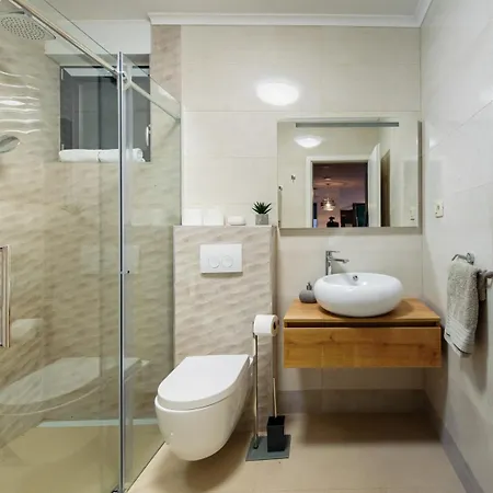 Leona A Luxury Near Makarska, Heated Pool Villa Zivogosce